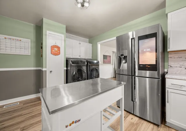 Photo 3 of Single family home for sale at 1323 Vienna Blvd, De Kalb, IL 60115 | MLS# 12774027 | Listing updated on 2026-10-04