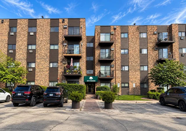 Photo 1 of Condo for sale at 8970 N Parkside Ave #113, Des Plaines, IL 60016 | MLS# 12774029 | Listing updated on 2026-10-06