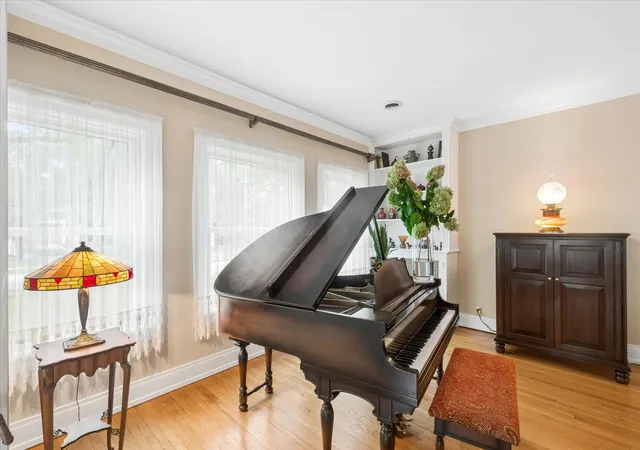 Photo 3 of Single family home for sale at 310 N Delaplaine Rd, Riverside, IL 60546 | MLS# 12774031 | Listing updated on 2026-10-07