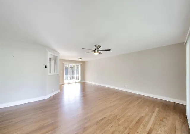 Photo 2 of Single family home for sale at 655 Thornwood Dr, Buffalo Grove, IL 60089 | MLS# 12774033 | Listing updated on 2026-10-07