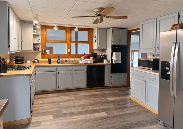 Photo 4 of Single family home for sale at 401 S Spruce St, Villa Grove, IL 61956 | MLS# 12774034 | Listing updated on 2026-10-07