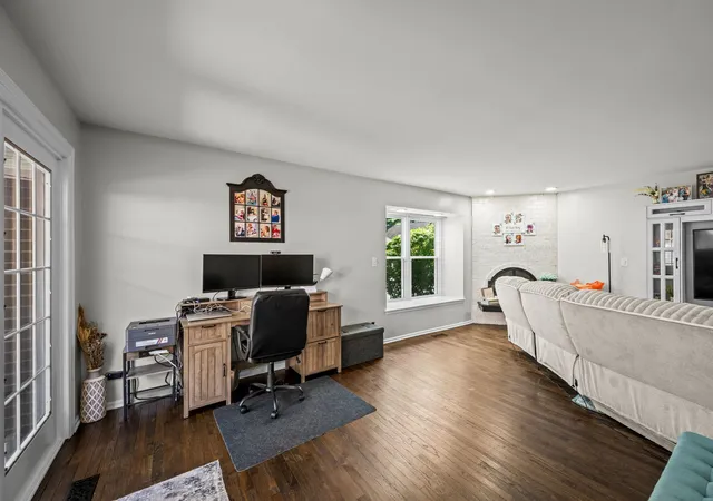 Photo 3 of Townhouse for sale at 3 Chelsea On Auburn, Rolling Meadows, IL 60008 | MLS# 12774035 | Listing updated on 2026-10-15