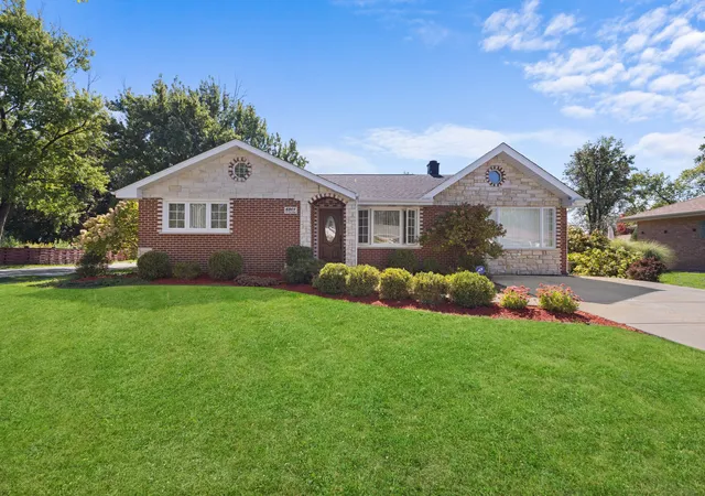 Photo 1 of Single family home for sale at 6901 W 115th Place, Worth, IL 60482 | MLS# 12774041 | Listing updated on 2026-10-04