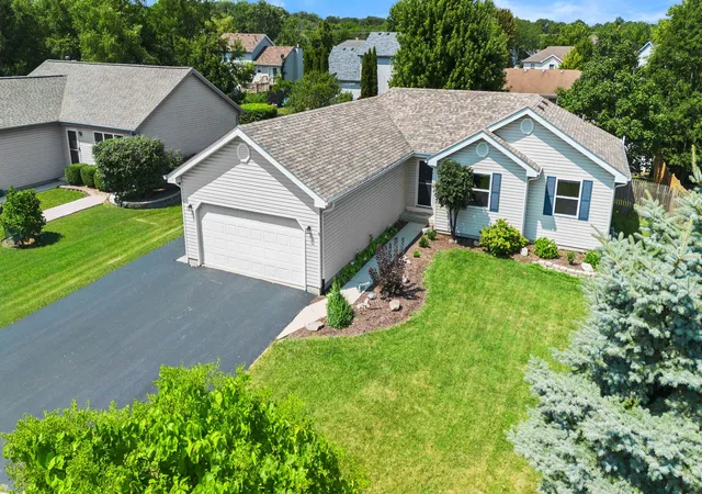 Photo 1 of Single family home for sale at 911 Cottonwood Dr, Elwood, IL 60421 | MLS# 12774044 | Listing updated on 2026-10-07