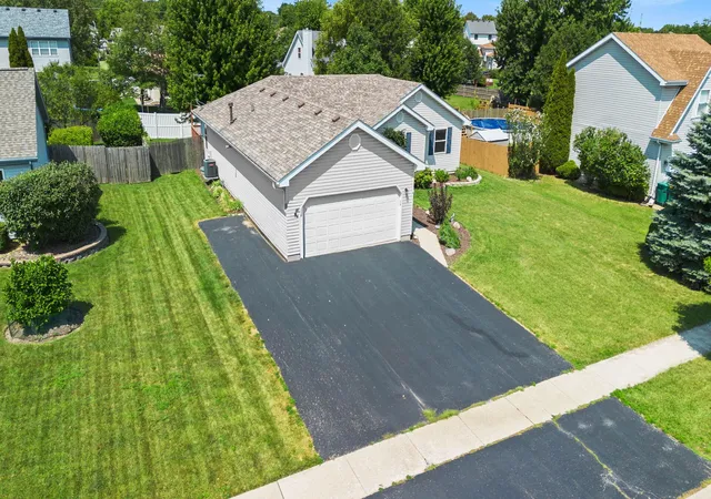 Photo 2 of Single family home for sale at 911 Cottonwood Dr, Elwood, IL 60421 | MLS# 12774044 | Listing updated on 2026-10-07