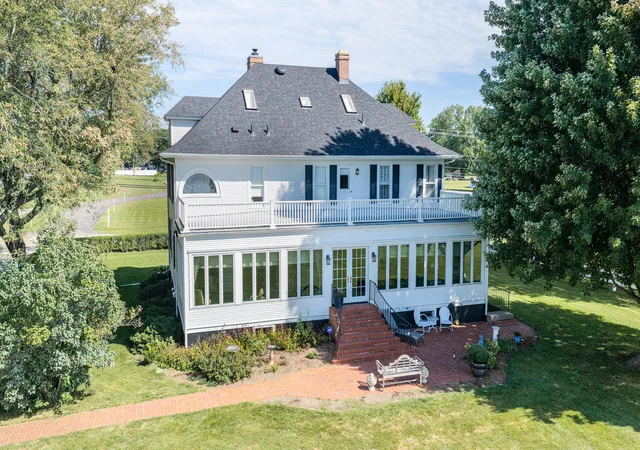 Photo 4 of Single family home for sale at 704 E Thompson St, Princeton, IL 61356 | MLS# 12774052 | Listing updated on 2026-10-07