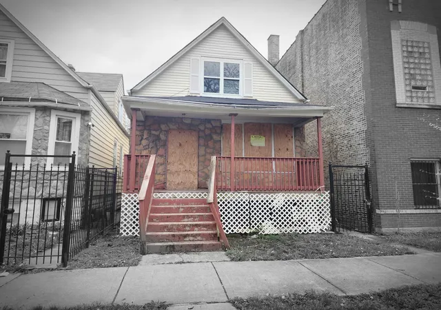 Photo 1 of Single family home for sale at 6953 S Elizabeth St, Chicago, IL 60636 | MLS# 12774066 | Listing updated on 2026-10-04
