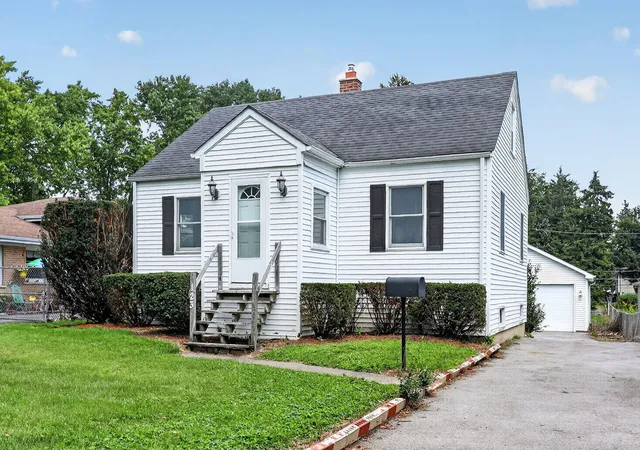 Photo 2 of Single family home for sale at 123 S Ellyn Ave, Glen Ellyn, IL 60137 | MLS# 12774068 | Listing updated on 2026-10-07