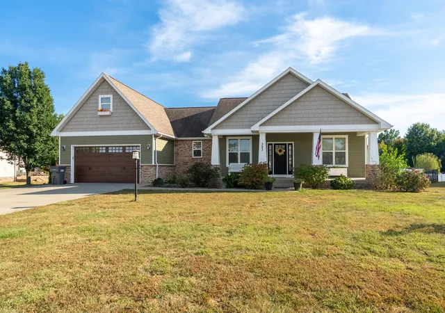 Photo 2 of Single family home for sale at 303 Excalibur Dr, Carterville, IL 62918 | MLS# 12774074 | Listing updated on 2026-10-02