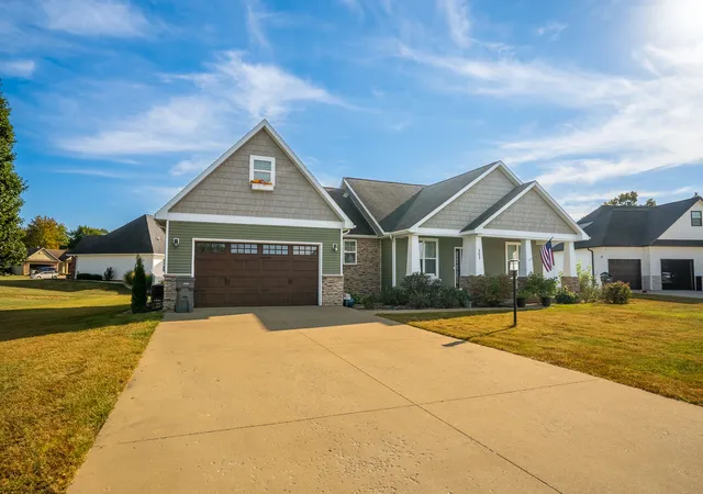 Photo 3 of Single family home for sale at 303 Excalibur Dr, Carterville, IL 62918 | MLS# 12774074 | Listing updated on 2026-10-02