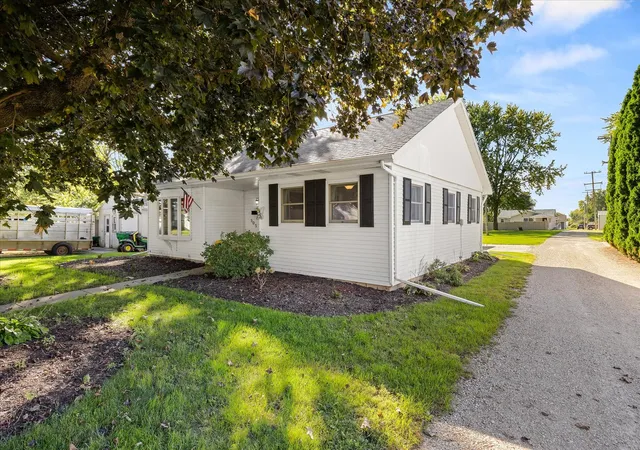 Photo 2 of Single family home for sale at 505 2nd Street, Mendota, IL 61342 | MLS# 12774076 | Listing updated on 2026-10-08