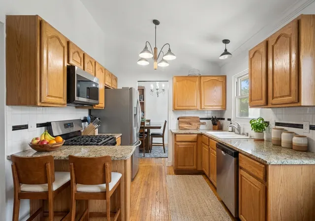 Photo 3 of Single family home for sale at 5 Sheffield Ct, Streamwood, IL 60107 | MLS# 12774081 | Listing updated on 2026-10-07