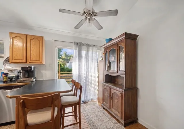 Photo 4 of Single family home for sale at 5 Sheffield Ct, Streamwood, IL 60107 | MLS# 12774081 | Listing updated on 2026-10-07