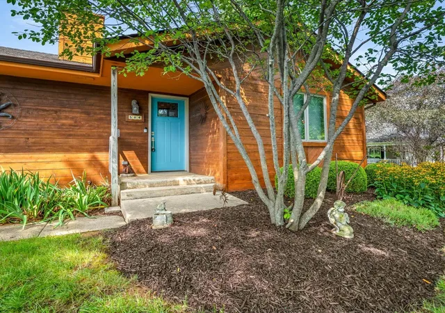 Photo 2 of Single family home for sale at 584 Sunnyfield Rd, Belvidere, IL 61008 | MLS# 12774084 | Listing updated on 2026-10-06