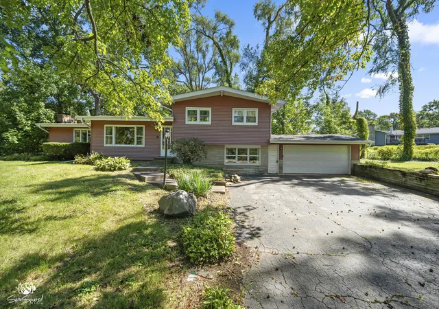 Photo 1 of Single family home for sale at 162 Barbara Ln, New Lenox, IL 60451 | MLS# 12774085 | Listing updated on 2026-10-07