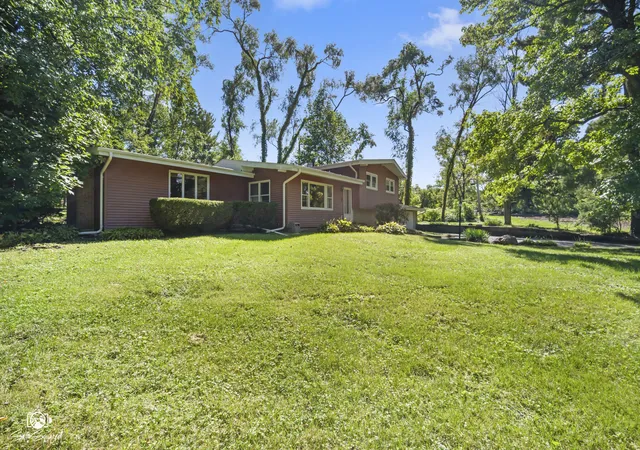 Photo 2 of Single family home for sale at 162 Barbara Ln, New Lenox, IL 60451 | MLS# 12774085 | Listing updated on 2026-10-07