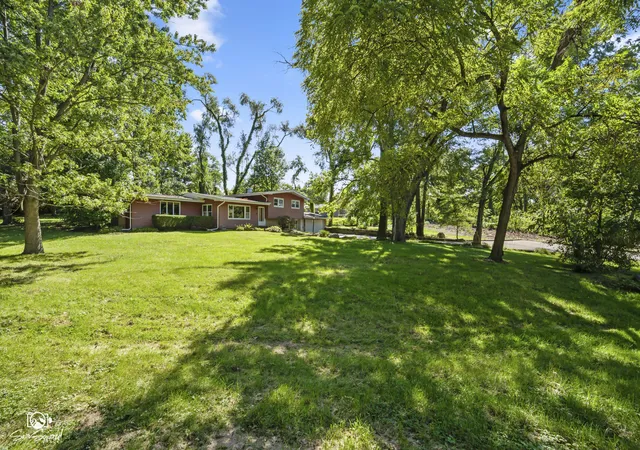Photo 3 of Single family home for sale at 162 Barbara Ln, New Lenox, IL 60451 | MLS# 12774085 | Listing updated on 2026-10-07