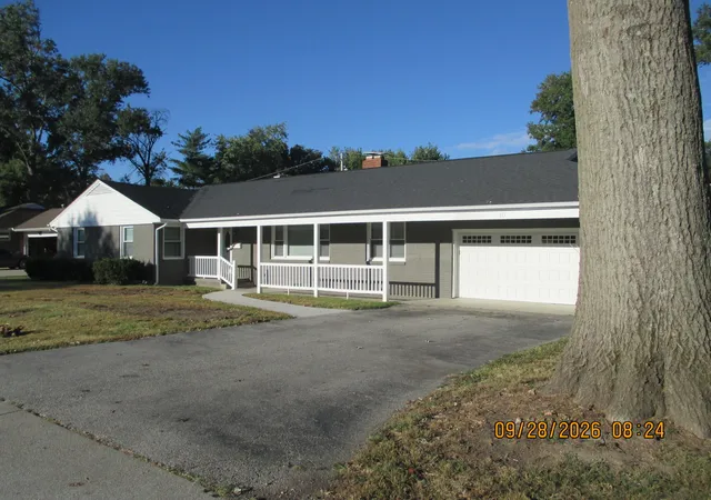 Photo 2 of Single family home for sale at 10 Lilac Dr, Centralia, IL 62801 | MLS# 12774086 | Listing updated on 2026-10-07