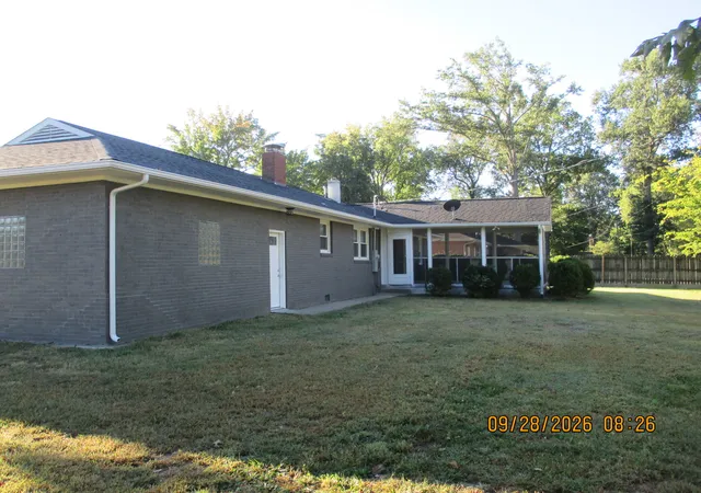 Photo 3 of Single family home for sale at 10 Lilac Dr, Centralia, IL 62801 | MLS# 12774086 | Listing updated on 2026-10-07