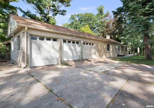 Photo 1 of Single family home for sale at 660 18th Avenue, East Moline, IL 61244 | MLS# 12774092 | Listing updated on 2026-10-02