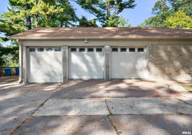 Photo 2 of Single family home for sale at 660 18th Avenue, East Moline, IL 61244 | MLS# 12774092 | Listing updated on 2026-10-02