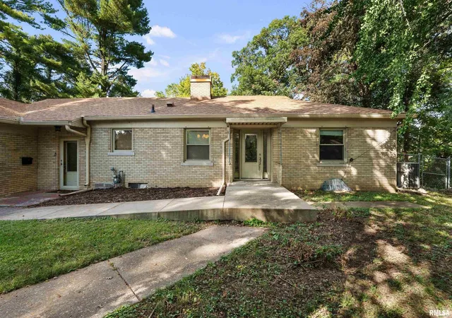Photo 3 of Single family home for sale at 660 18th Avenue, East Moline, IL 61244 | MLS# 12774092 | Listing updated on 2026-10-02