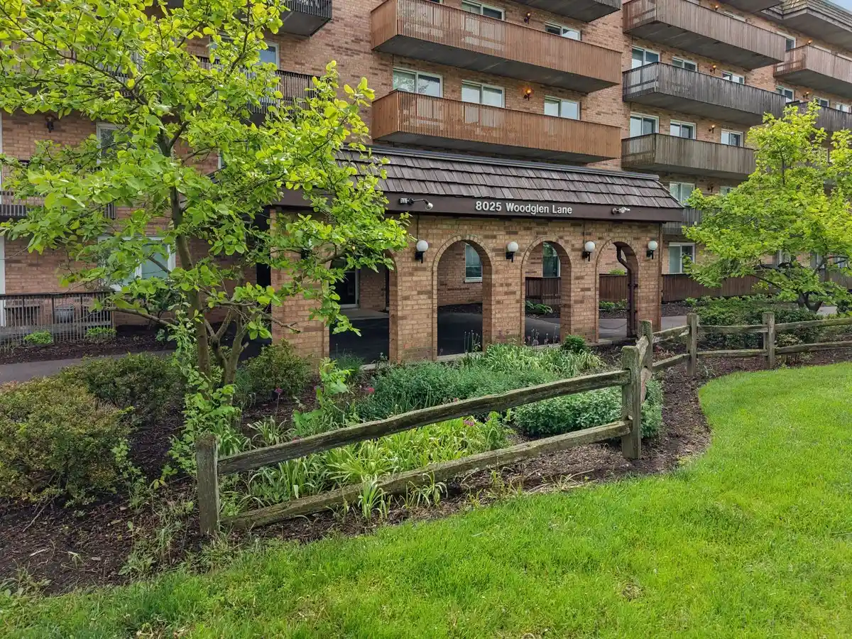 Listing Photo 1 - Condo for sale in 8025 Woodglen Ln located at 8025 Woodglen Ln, Downers Grove, IL 60516 - Unit #403