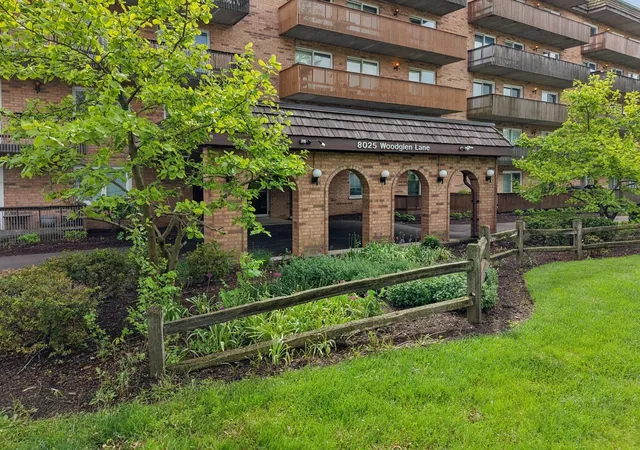 Condo for sale at 8025 Woodglen Ln #403, Downers Grove, IL 60516 | MLS# 12774106