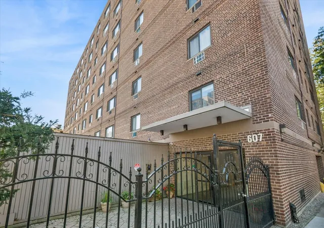 Condo for sale at 607 W Wrightwood Ave #809, Chicago, IL 60614 | MLS# 12774110