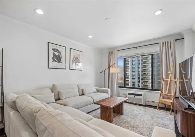 Photo 3 of Condo for sale at 607 W Wrightwood Ave #809, Chicago, IL 60614 | MLS# 12774110 | Listing updated on 2026-10-08