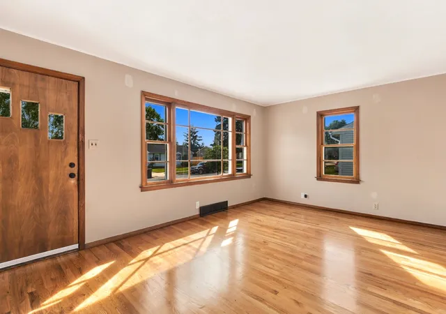 Photo 3 of Single family home for sale at 124 Riverside Dr, Montgomery, IL 60538 | MLS# 12774118 | Listing updated on 2026-10-03