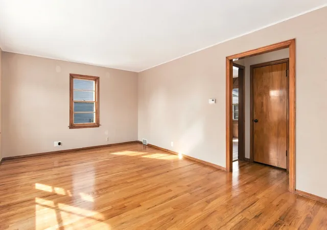 Photo 4 of Single family home for sale at 124 Riverside Dr, Montgomery, IL 60538 | MLS# 12774118 | Listing updated on 2026-10-03