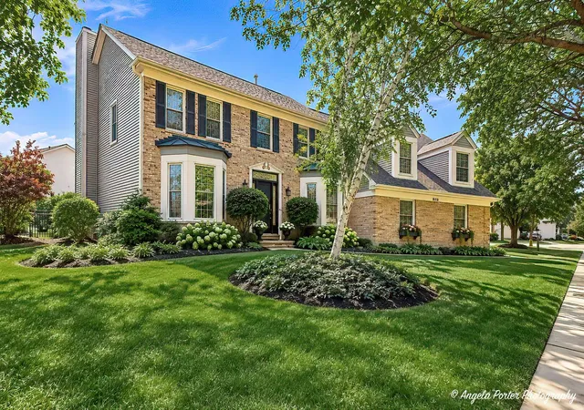 Photo 2 of Single family home for sale at 813 Walton Ln, Grayslake, IL 60030 | MLS# 12774122 | Listing updated on 2026-10-07