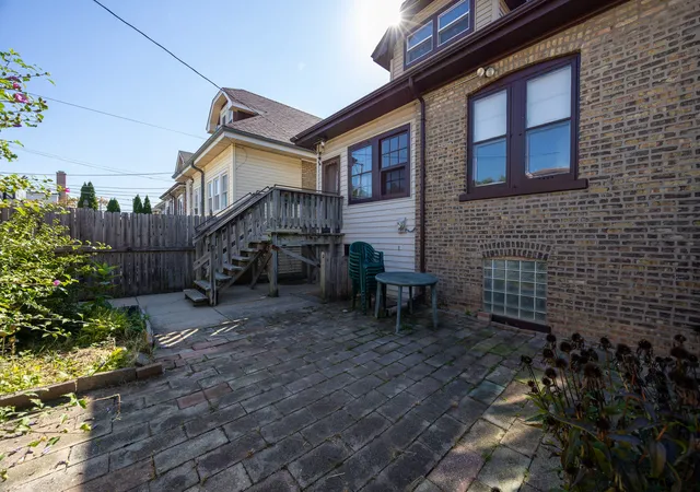 Photo 4 of Single family home for sale at 5226 W Wolfram St, Chicago, IL 60641 | MLS# 12774123 | Listing updated on 2026-10-07