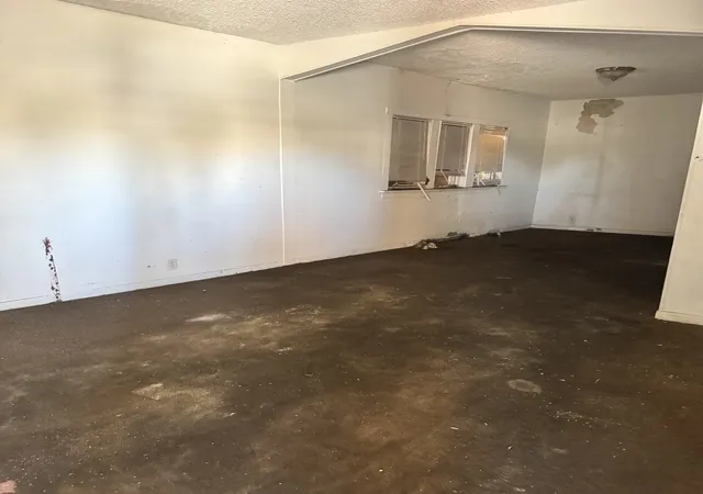 Photo 4 of Single family home for sale at 752 State Line Rd, Calumet City, IL 60409 | MLS# 12774134 | Listing updated on 2026-10-07