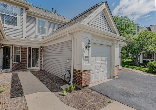 Photo 2 of Condo for sale at 1069 Talbots Ln #1069, Elk Grove Village, IL 60007 | MLS# 12774145 | Listing updated on 2026-10-06