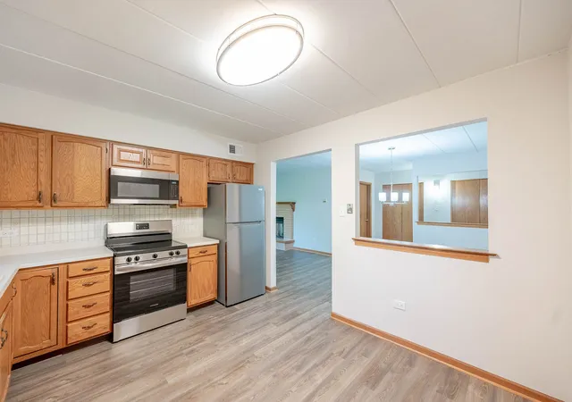 Listing Photo 5 - Condo for sale in building located at 11018 Theresa Cir, Palos Hills, IL 60465 - Unit #2D
