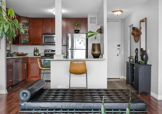 Photo 4 of Condo for sale at 5445 N Sheridan Rd #804, Chicago, IL 60640 | MLS# 12774169 | Listing updated on 2026-10-06