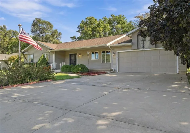 Photo 3 of Single family home for sale at 701 Marsha Ln, Rock Falls, IL 61071 | MLS# 12774181 | Listing updated on 2026-10-07