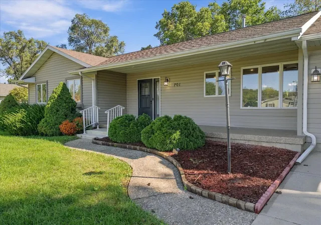 Photo 3 of Single family home for sale at 701 Marsha Ln, Rock Falls, IL 61071 | MLS# 12774181 | Listing updated on 2026-10-07