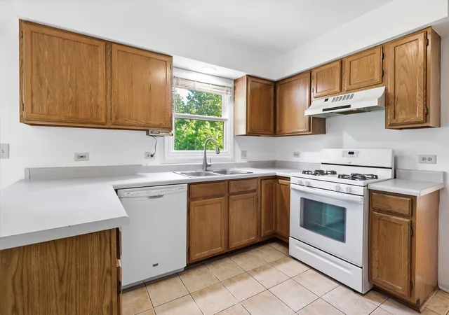 Photo 2 of Single family home for sale at 1153 Dovercliff Way, Crystal Lake, IL 60014 | MLS# 12774184 | Listing updated on 2026-10-07