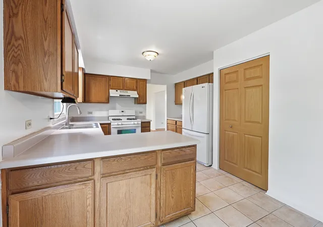 Photo 4 of Single family home for sale at 1153 Dovercliff Way, Crystal Lake, IL 60014 | MLS# 12774184 | Listing updated on 2026-10-07
