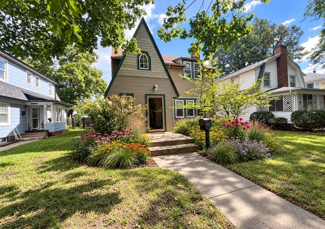 Photo 2 of Single family home for sale at 2129 Melrose St, Rockford, IL 61103 | MLS# 12774185 | Listing updated on 2026-10-04