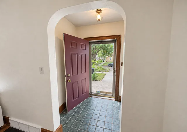 Photo 3 of Single family home for sale at 2129 Melrose St, Rockford, IL 61103 | MLS# 12774185 | Listing updated on 2026-10-04