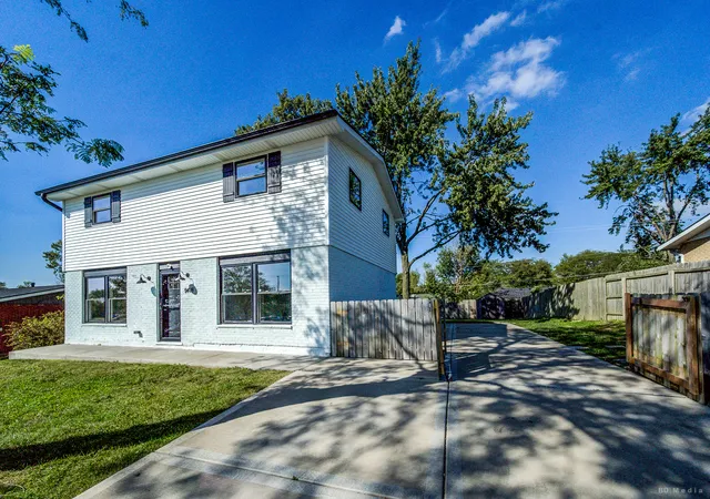 Photo 2 of Single family home for sale at 9416 Magnolia Ave, Mokena, IL 60448 | MLS# 12774187 | Listing updated on 2026-10-02