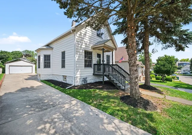 Photo 1 of Single family home for sale at 511 Prospect Pl, Joliet, IL 60436 | MLS# 12774203 | Listing updated on 2026-10-07