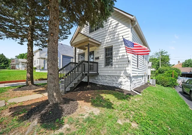 Photo 2 of Single family home for sale at 511 Prospect Pl, Joliet, IL 60436 | MLS# 12774203 | Listing updated on 2026-10-07