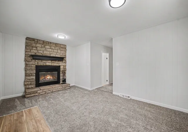 Photo 3 of Single family home for sale at 511 Prospect Pl, Joliet, IL 60436 | MLS# 12774203 | Listing updated on 2026-10-07