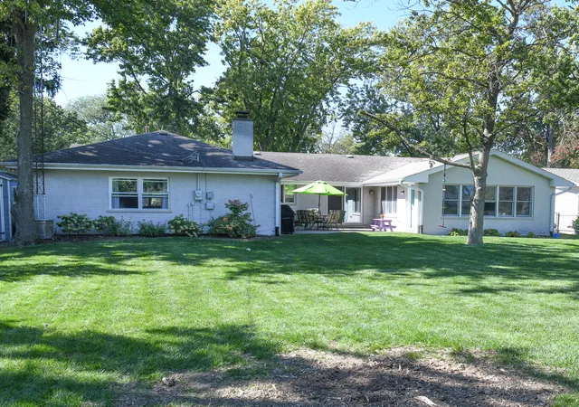 Photo 4 of Single family home for sale at 133 Linden Dr, Frankfort, IL 60423 | MLS# 12774206 | Listing updated on 2026-10-06