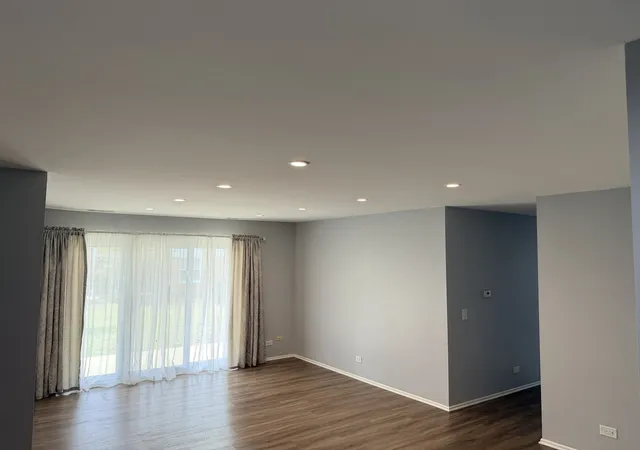 Listing Photo 4 - Condo for sale in building located at 1312 Coventry Cir, Vernon Hills, IL 60061 - Unit #1312